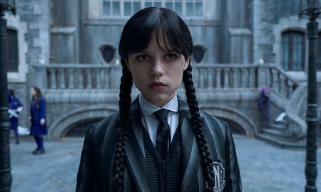La primera parte de la temporada 2 de Merlina se estrenó el 6 de agosto en Netflix. La primera parte de la temporada 2 de Merlina se estrenó el 6 de agosto en Netflix.