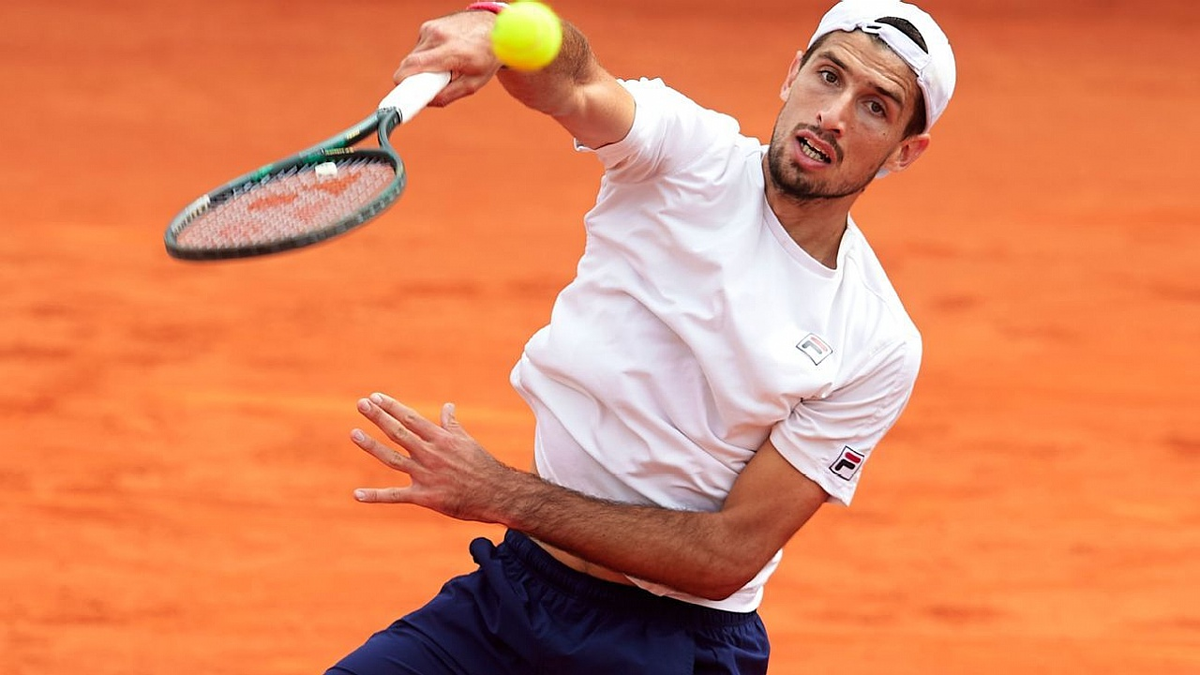 Pedro Cachín doblegó hoy al español Albert Ramos Viñolas 3-6, 6-0 y 7-5 en la final del Abierto de Gstaad. Pedro Cachín doblegó hoy al español Albert Ramos Viñolas 3-6, 6-0 y 7-5 en la final del Abierto de Gstaad.