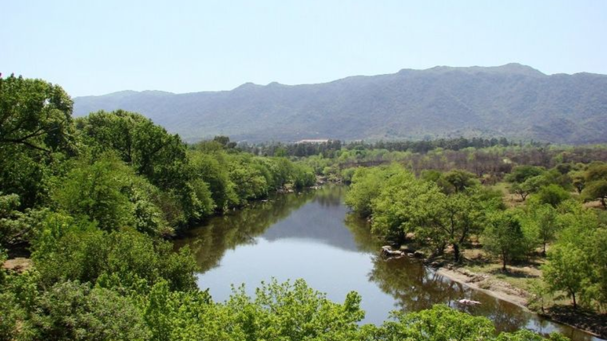 Casa Grande se erige como una joya del turismo para quienes buscan una escapada de fin de semana y conectarse con la naturaleza. Casa Grande se erige como una joya del turismo para quienes buscan una escapada de fin de semana y conectarse con la naturaleza.