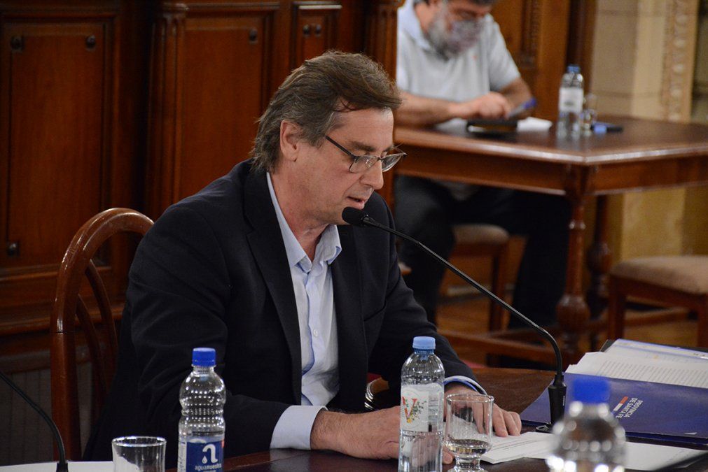 Cerca de 4 horas y media estuvo exponiendo y respondiendo consultas el ministro de Desarrollo Social, Danilo Capitani.