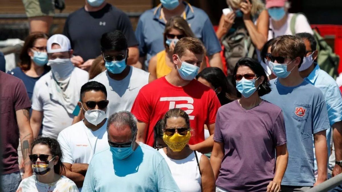 El país norteamericano avanza con un rápido plan de vacunación para evitar nuevamente colapsos sanitarios.