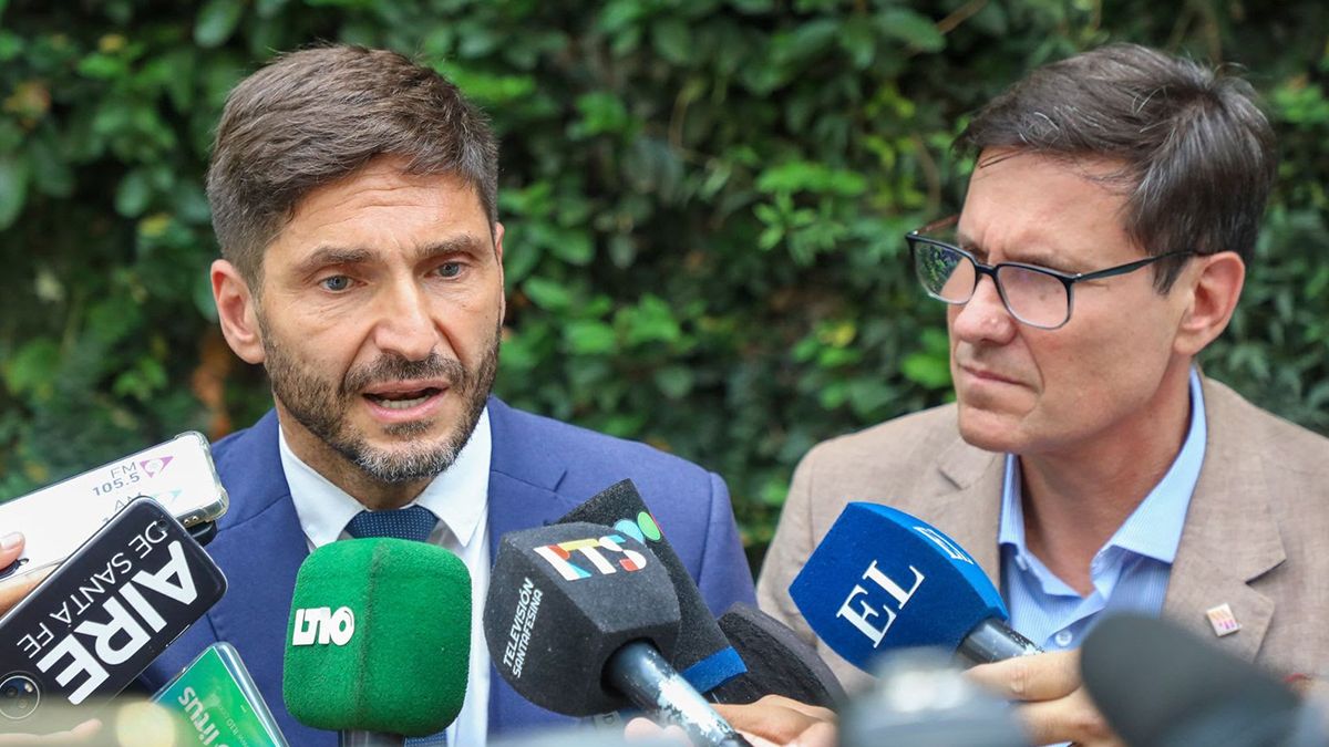 Pullaro afirmó que “muy por encima del 95 % de los docentes fueron a dar clases”. Pullaro afirmó que “muy por encima del 95 % de los docentes fueron a dar clases”.