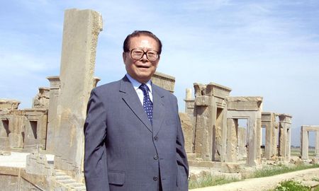 El expresidente chino Jiang Zemin (1993-2003) , que piloteó la transformación del país desde fines de los años 80 hasta el inicio del siglo XXI, murió hoy a los 96 años. El expresidente chino Jiang Zemin (1993-2003) , que piloteó la transformación del país desde fines de los años 80 hasta el inicio del siglo XXI, murió hoy a los 96 años.