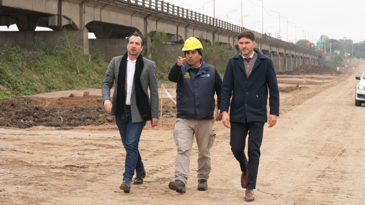 El gobernador Pullaro recorrió los trabajos del nuevo puente Santa Fe - Santo Tomé.