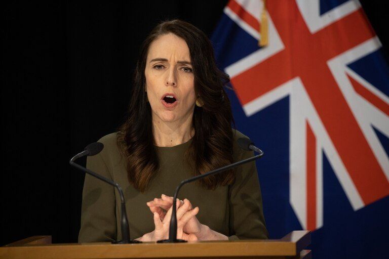 La primera ministra de Nueva Zelanda, Jacinda Ardern, decretó 72 horas de aislamiento.