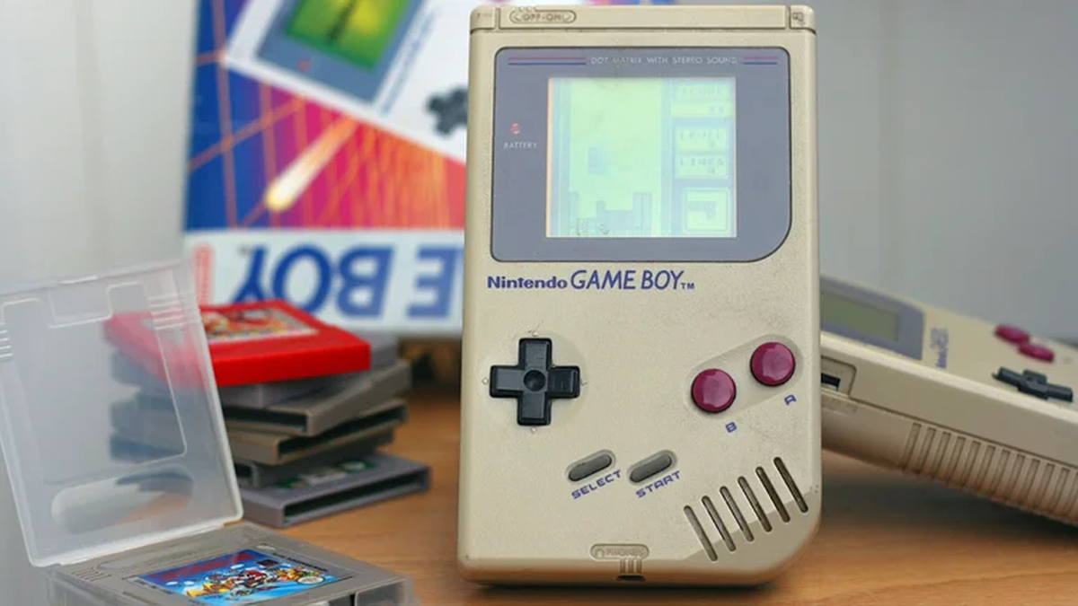 La Game Boy – junto con su sucesora, Game Boy Color – se mantiene al día de hoy como la segunda consola más vendida de la historia de Nintendo.