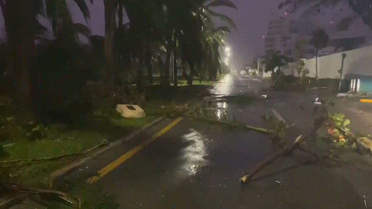 El huracán Delta tocó tierra este miércoles en la costa caribeña de México como huracán de categoría dos.
