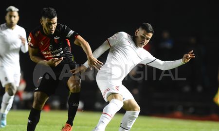 El Ludogorets de Bulgaria hizo una oferta a River Plate por Alex Vigo y negocia para llevarse al lateral derecho. El Ludogorets de Bulgaria hizo una oferta a River Plate por Alex Vigo y negocia para llevarse al lateral derecho.