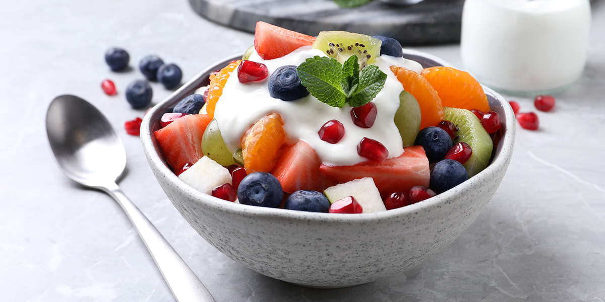 Deliciosa ensalada de frutas con un toque de limón y azúcar