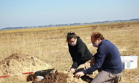 Desde el área de comunicación de la empresa Enerfe señalaron que entre los objetos hallados “hay muchísimos fragmentos de cuencos, vasijas y demás contenedores, que son muy pequeños porque estaban bajo el nivel del agua y la laguna los iba erosionando”. Desde el área de comunicación de la empresa Enerfe señalaron que entre los objetos hallados “hay muchísimos fragmentos de cuencos, vasijas y demás contenedores, que son muy pequeños porque estaban bajo el nivel del agua y la laguna los iba erosionando”.