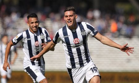 talleres derroto 2-0 a sarmiento en su debut en el torneo de la liga profesional de futbol