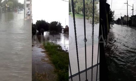 La intensa lluvia anegó las principales calles de la ciudad de Coronda. La intensa lluvia anegó las principales calles de la ciudad de Coronda.