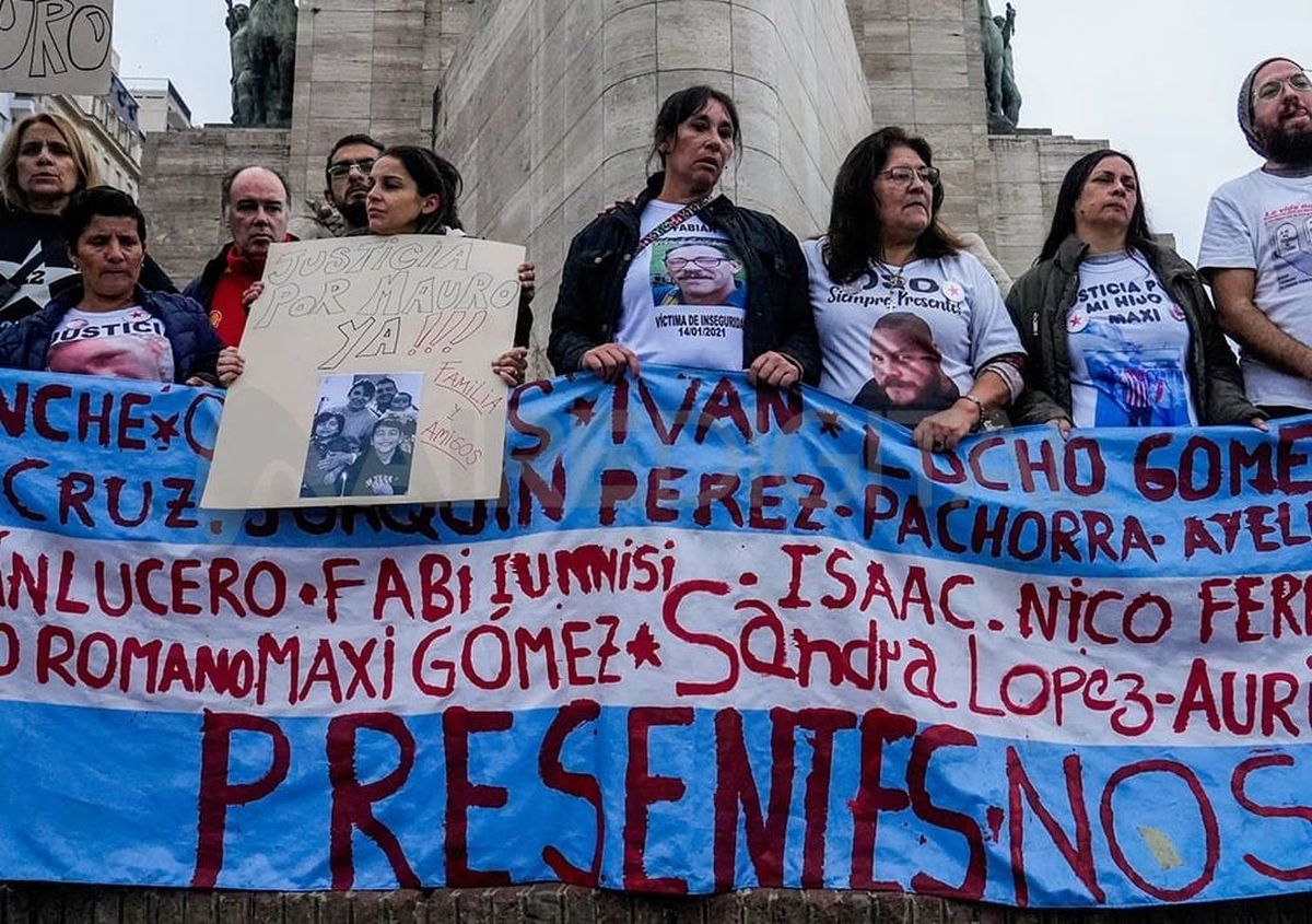 Rosario: multitudinaria manifestación en reclamo por seguridad tras el crimen de Mauro Villamil.