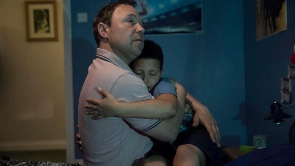 La miniserie británica se estrenó originalmente en 2019 en Channel 4. La miniserie británica se estrenó originalmente en 2019 en Channel 4.