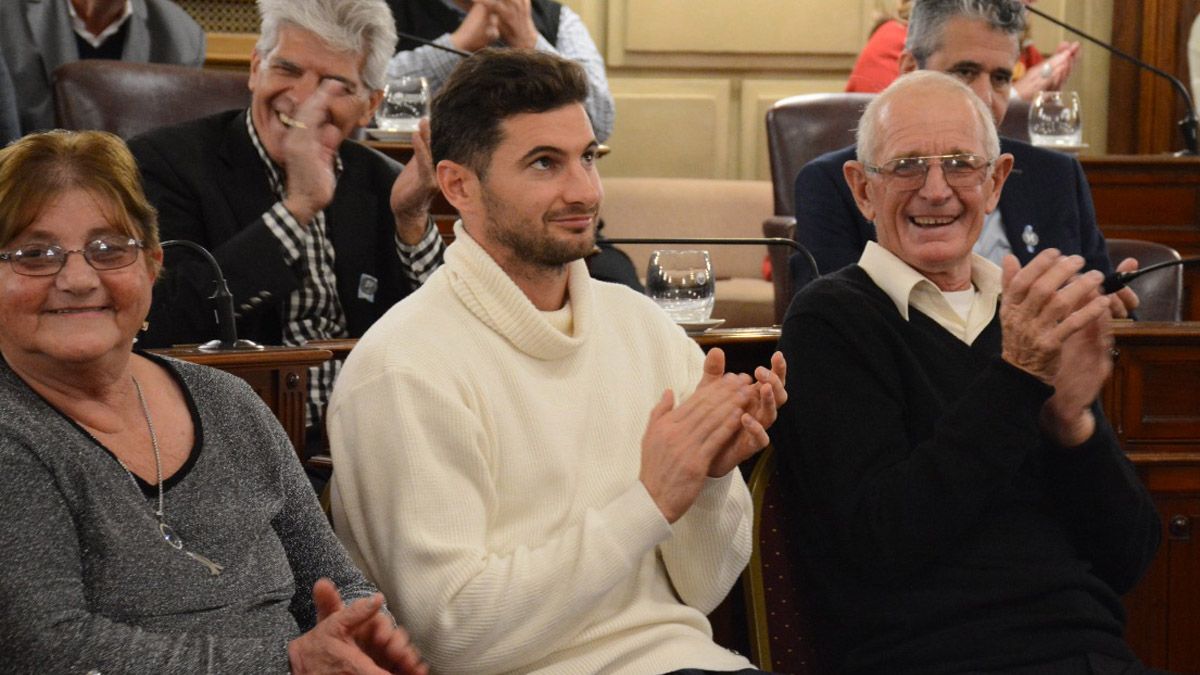 Lucas Alario estuvo acompañado por sus papás, Mónica y Abel.