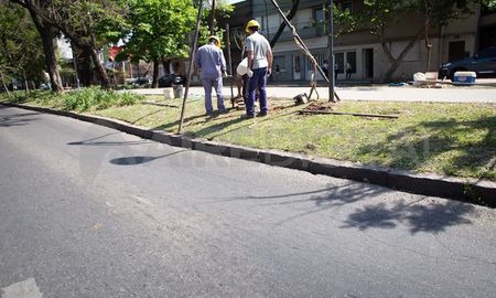 El histórico hundimiento de Bulevar, frente a la Plaza Pueyrredón será reparado por la Municipalidad de Santa Fe. El histórico hundimiento de Bulevar, frente a la Plaza Pueyrredón será reparado por la Municipalidad de Santa Fe.