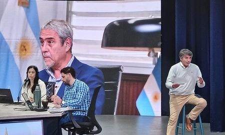 En diálogo con el programa Ahora Vendo, el Ministro de Desarrollo Territorial y Hábitat de la Nación, Jorge Ferraresi, confirmó que se están cerrando los detalles burocráticos para en 30 días comenzar con la construcción de las viviendas. En diálogo con el programa Ahora Vendo, el Ministro de Desarrollo Territorial y Hábitat de la Nación, Jorge Ferraresi, confirmó que se están cerrando los detalles burocráticos para en 30 días comenzar con la construcción de las viviendas.