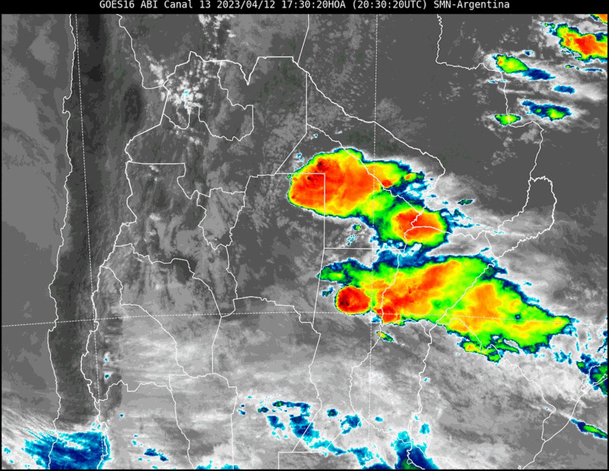 Así se veía llegar el frente de tormenta al norte de la provincia durante la tarde del miércoles. 
