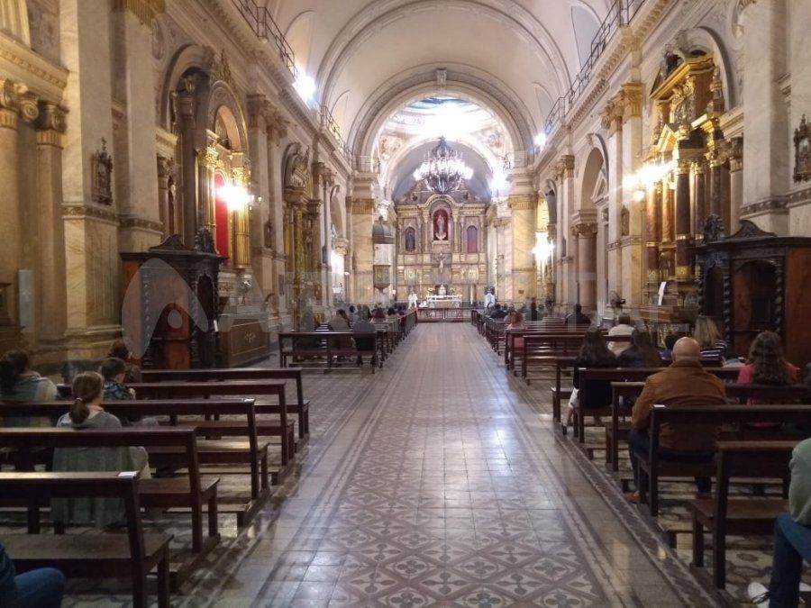 Pese a las restricciones la iglesia Santo Domingo llevaba adelante sus celebraciones dominicales.