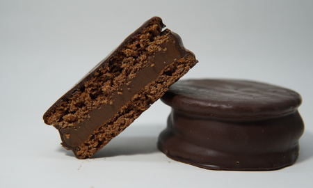 Alfajor de Fernet: la receta fácil y con pocos ingredientes para hacer y regalarle a papá Alfajor de Fernet: la receta fácil y con pocos ingredientes para hacer y regalarle a papá