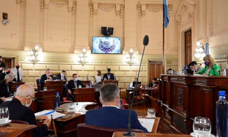 Tras la reunión entre el ministro Agosto y senadores provinciales, se logró el acuerdo para dar tratamiento al proyecto de Presupuesto 2022. Tras la reunión entre el ministro Agosto y senadores provinciales, se logró el acuerdo para dar tratamiento al proyecto de Presupuesto 2022.