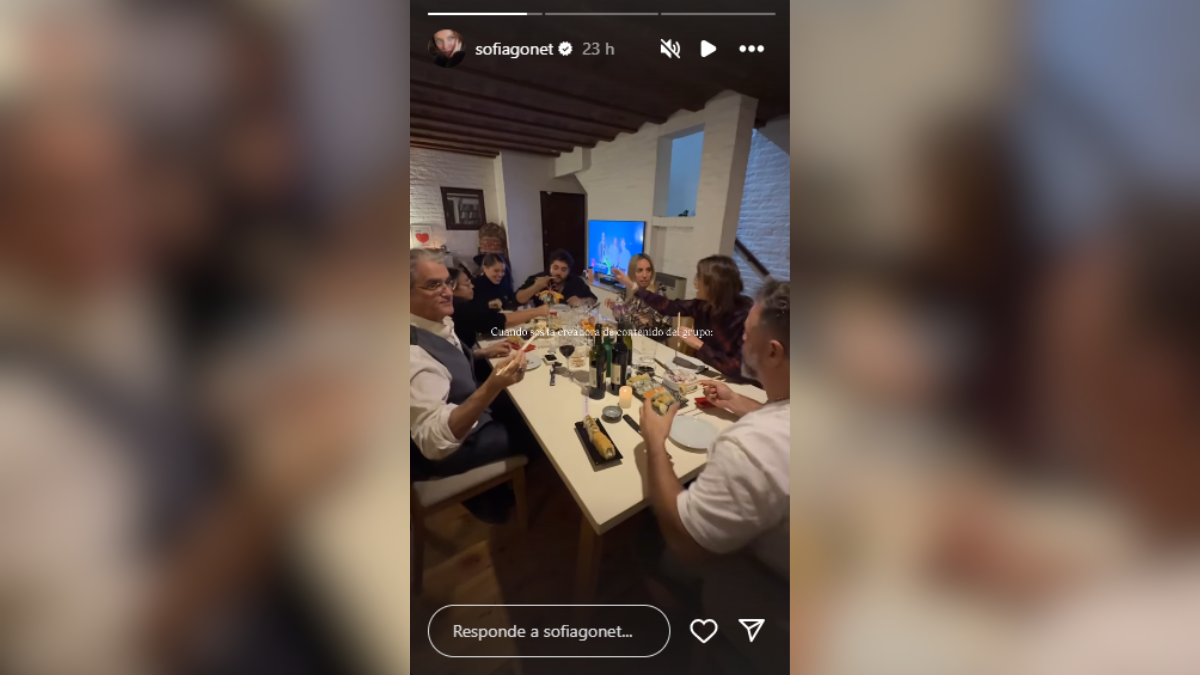 La influencer conoció a la familia de su novio en una íntima cena familiar. La influencer conoció a la familia de su novio en una íntima cena familiar.