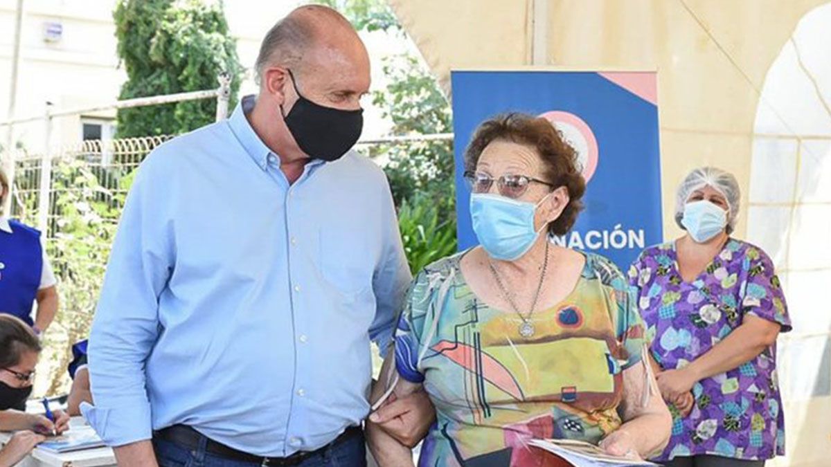 La madre del gobernador fue vacunada contra el coronavirus el martes 2 de marzo por ser una persona mayor de 90 años.&nbsp;