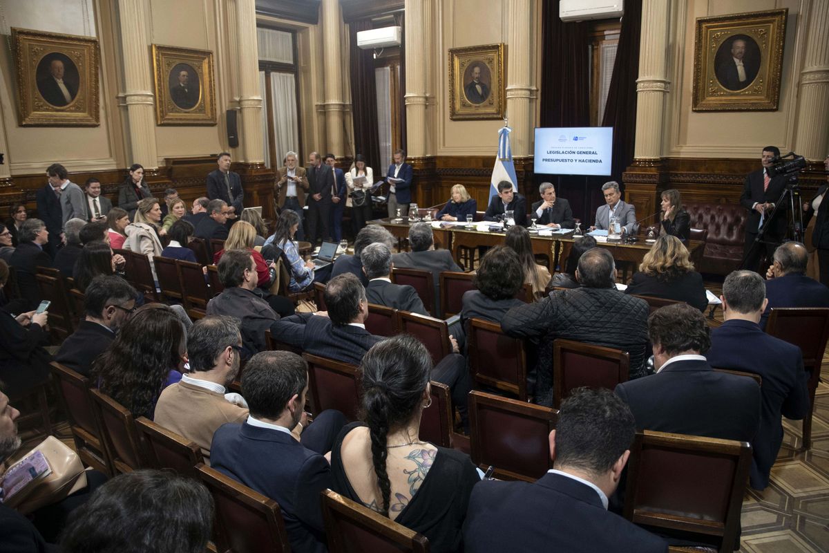 El proyecto que reforma la Ley de Alquileres obtuvo dictamen y está lista para ser debatida en una sesión que podría llevarse a cabo la semana que viene. El proyecto que reforma la Ley de Alquileres obtuvo dictamen y está lista para ser debatida en una sesión que podría llevarse a cabo la semana que viene.