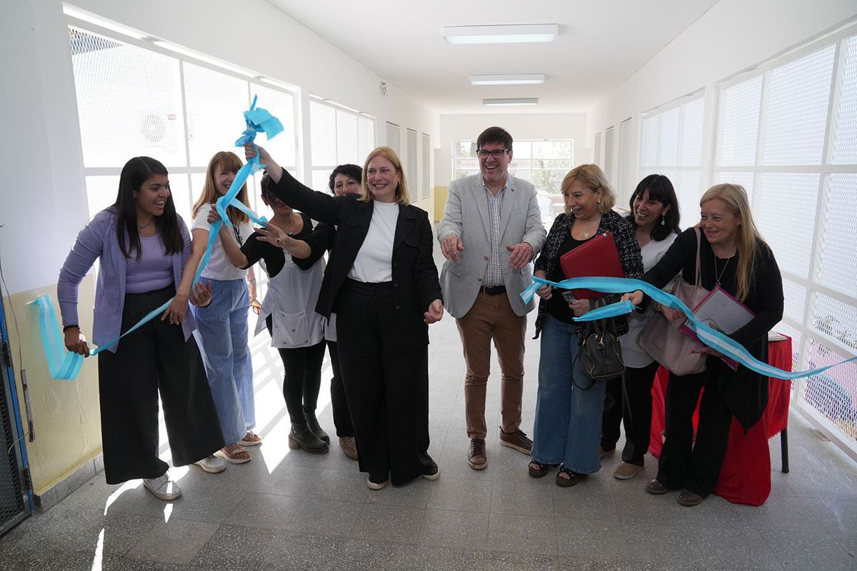 La vicegobernadora Gisela Scaglia y los ministros José Goity y Susana Rueda inauguraron dos aulas en la escuela Nº 526 Provincia de Córdoba, de la ciudad de Rosario. La vicegobernadora Gisela Scaglia y los ministros José Goity y Susana Rueda inauguraron dos aulas en la escuela Nº 526 Provincia de Córdoba, de la ciudad de Rosario.