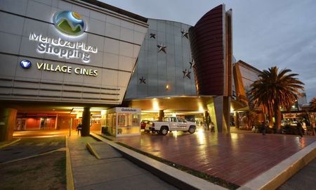 Mendoza vuelve a abrir los shoppings este miércoles, con estricto distanciamiento social. Mendoza vuelve a abrir los shoppings este miércoles, con estricto distanciamiento social.