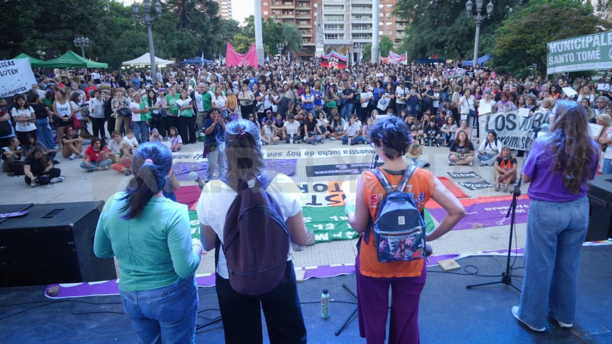 Se realizó la marcha por el Día Internacional de la Mujer en Santa Fe.