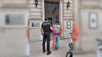 Reincidente: por tercera vez en siete meses se llevaron detenido a un famoso payaso de Santa Fe