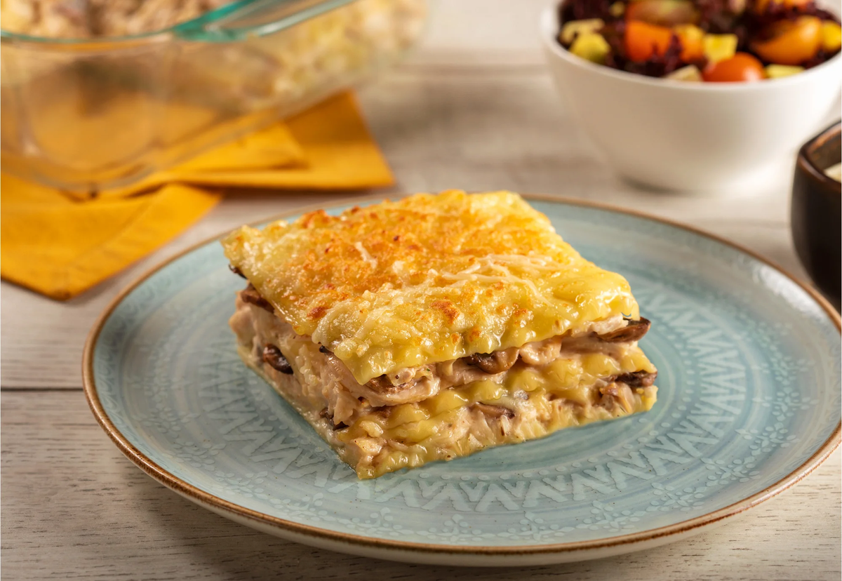 La lasaña de pollo es una excelente opción para hacer en casa y disfrutar en familia. La lasaña de pollo es una excelente opción para hacer en casa y disfrutar en familia.