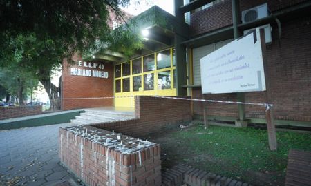 Frente de la escuela en donde ocurrió el estremecedor atentado que marcó a Santa Fe y la Argentina. Frente de la escuela en donde ocurrió el estremecedor atentado que marcó a Santa Fe y la Argentina.