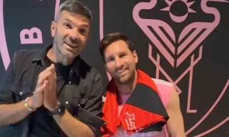 Emmanuel Gigliotti compartió un emotivo momento con Lionel Messi y Luis Suárez. Emmanuel Gigliotti compartió un emotivo momento con Lionel Messi y Luis Suárez.