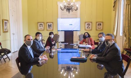 ElGobierno comenzó a analizar la reconversión del IFE para incrementar el mercadode trabajo formal ElGobierno comenzó a analizar la reconversión del IFE para incrementar el mercadode trabajo formal