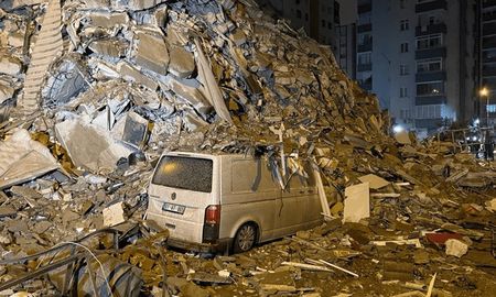 Se produjeron graves daños en la infraestructura y hay miles de muertos. Se produjeron graves daños en la infraestructura y hay miles de muertos.