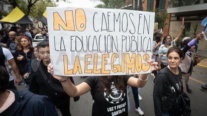 La comunidad universitaria de Santa Fe se plantó contra el ajuste de Javier Milei: 