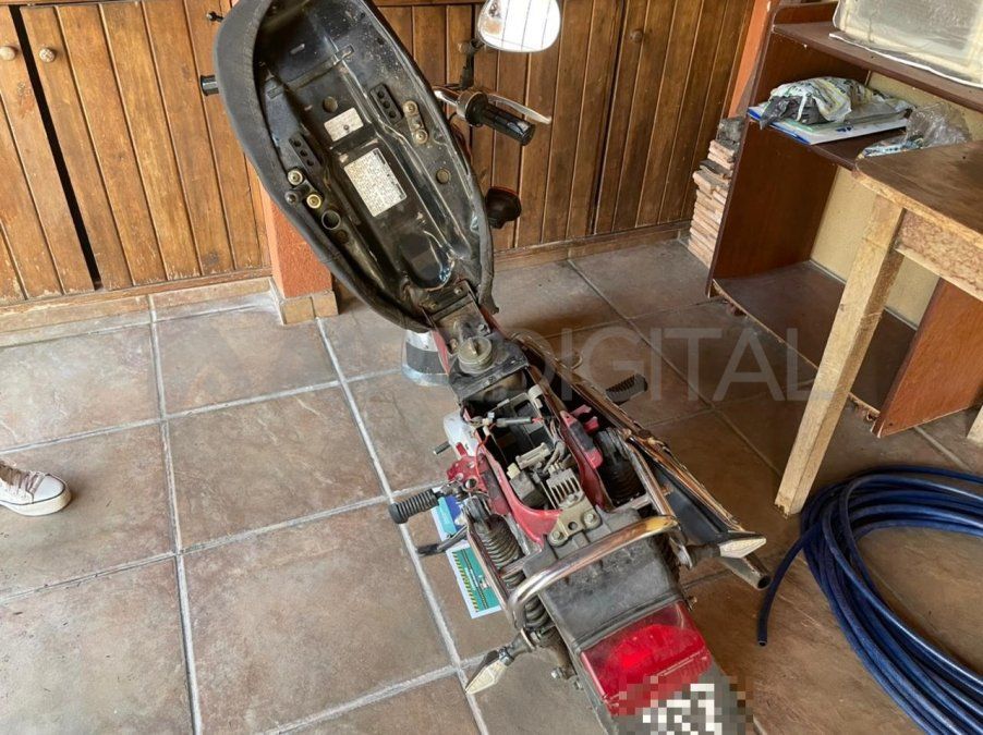 Cuando la dueña de la moto fue a corroborar si el vehículo tenía combustible