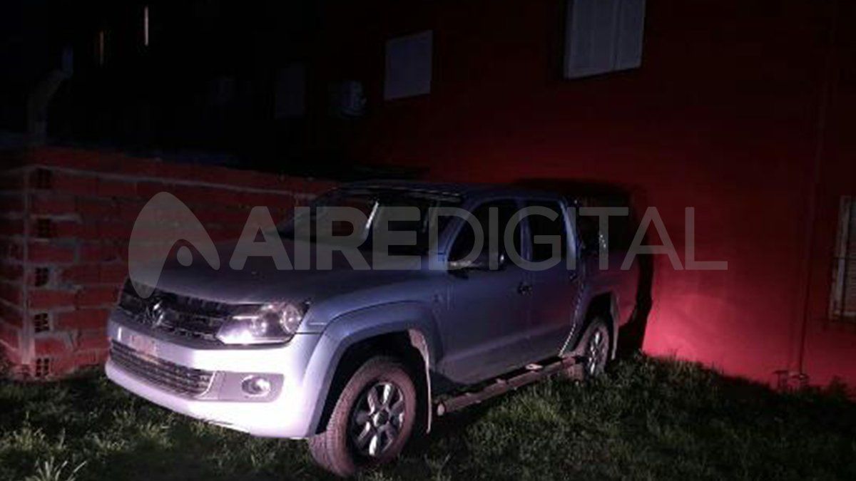 Encontraron en Las Flores II una camioneta robada el miércoles a la mañana en Necochea 3500.
