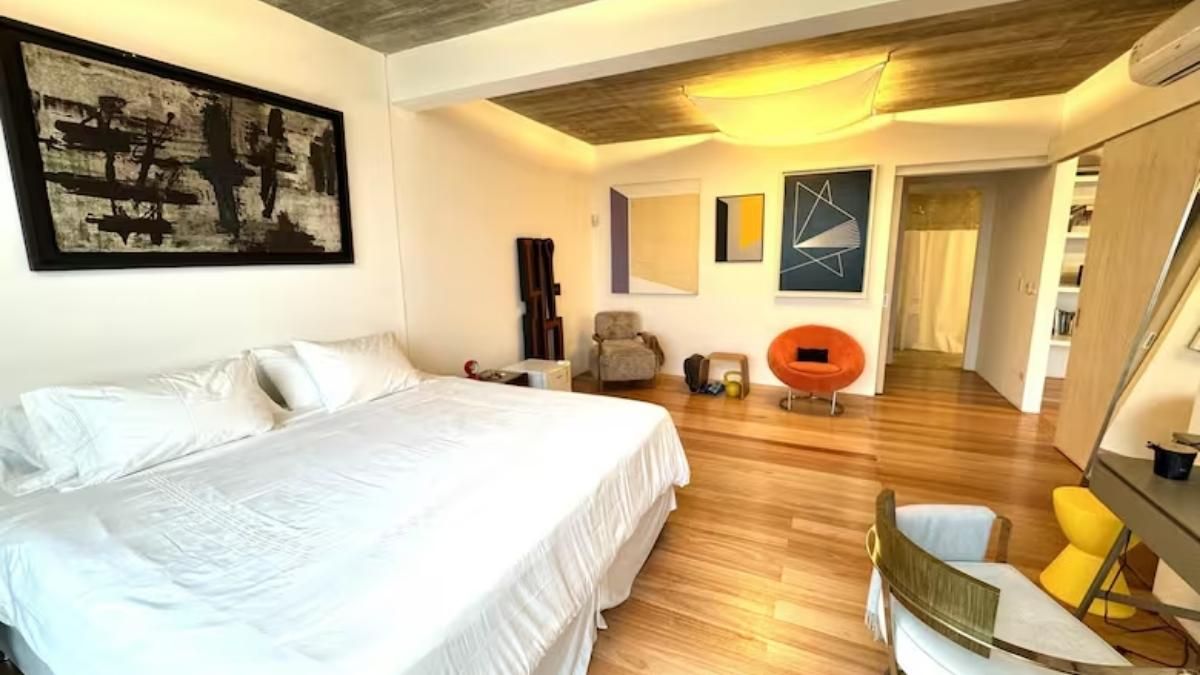 La amplia suite principal de la casa de Jorge Lanata en José Ignacio. La amplia suite principal de la casa de Jorge Lanata en José Ignacio.