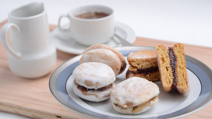 Cómo hacer alfajores glaseados de pera y manzana: receta fácil y deliciosa