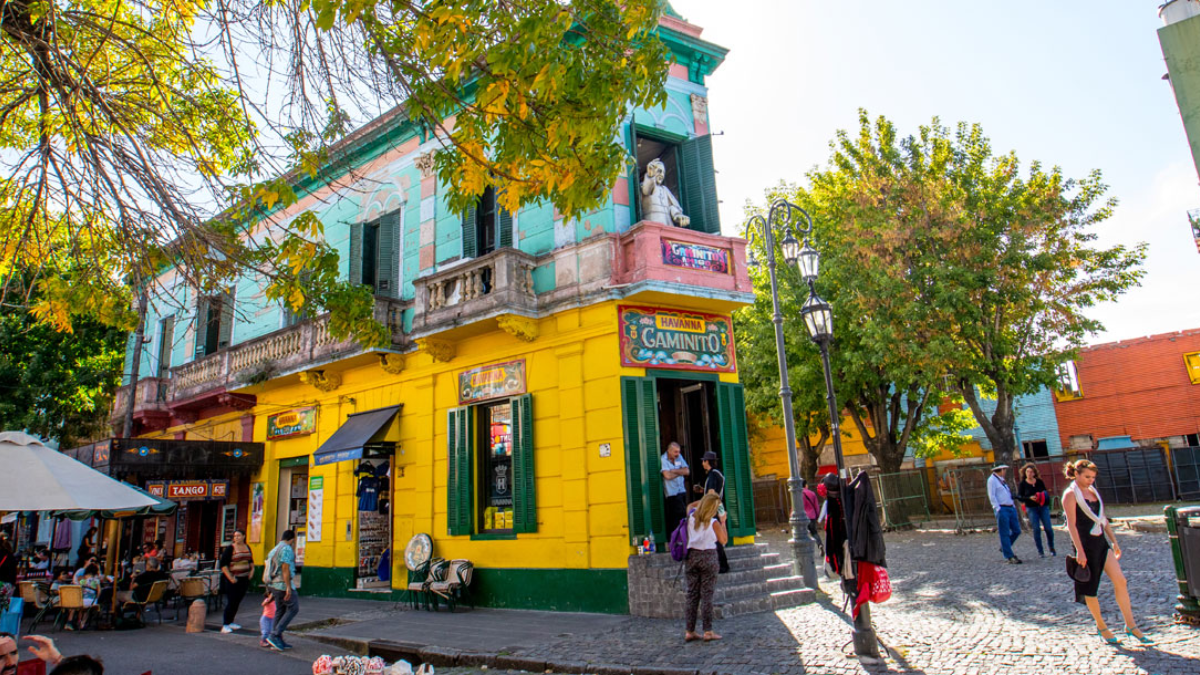 El Caminito, en el barrio de La Boca, es uno de los destinos imperdibles en este barrio. El Caminito, en el barrio de La Boca, es uno de los destinos imperdibles en este barrio.