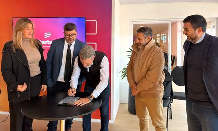 La provincia desplegó en la muestra agroindustrial una agenda centrada en la formación para los nuevos desafíos del mercado laboral, la incorporación de tecnologías y la promoción de buenas prácticas en el sector agropecuario. La provincia desplegó en la muestra agroindustrial una agenda centrada en la formación para los nuevos desafíos del mercado laboral, la incorporación de tecnologías y la promoción de buenas prácticas en el sector agropecuario.