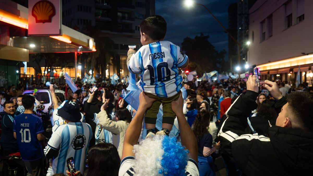 Así festejó Santa Fe la victoria de Argentina contra Inglaterra. Así festejó Santa Fe la victoria de Argentina contra Inglaterra.