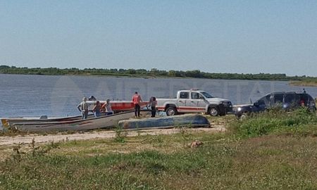 El cuerpo del joven apareció flotando a unos 800 metros de donde se había sumergido. El cuerpo del joven apareció flotando a unos 800 metros de donde se había sumergido.