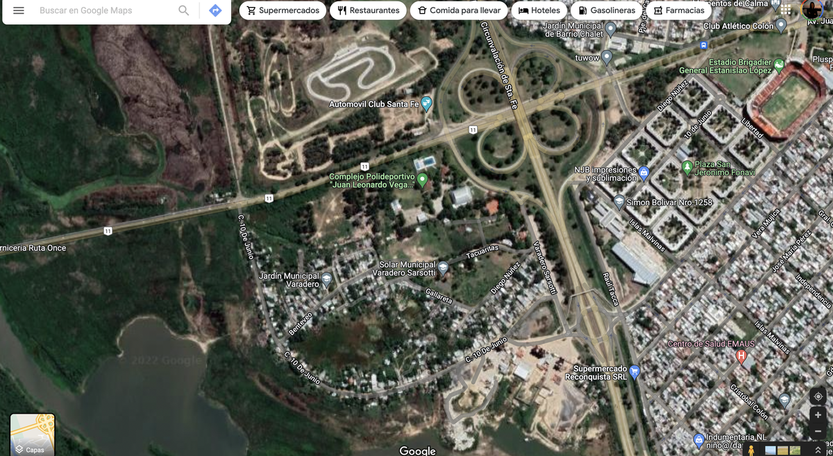 El barrio Varadero Sarsotti está ubicado entre el acceso al Puente Carretero y la Circunvalación Oeste, en el sur de la ciudad de Santa Fe.