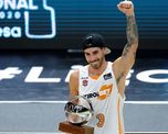 Luca Vildoza, que será jugador de los New York Knicks de la NBA, se despidió del Baskonia de España. Luca Vildoza, que será jugador de los New York Knicks de la NBA, se despidió del Baskonia de España.