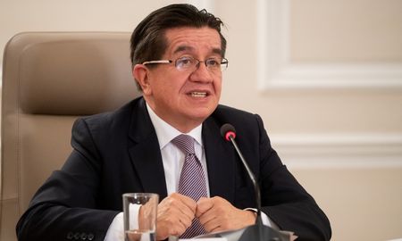 Fernando Ruiz Gómez, ministro de Salud de Colombia. Fernando Ruiz Gómez, ministro de Salud de Colombia.