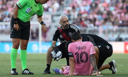 El rosarino pidió el cambio a los 11 minutos del primer tiempo y fue atendido por el cuerpo médico en el banco de suplentes. El rosarino pidió el cambio a los 11 minutos del primer tiempo y fue atendido por el cuerpo médico en el banco de suplentes.